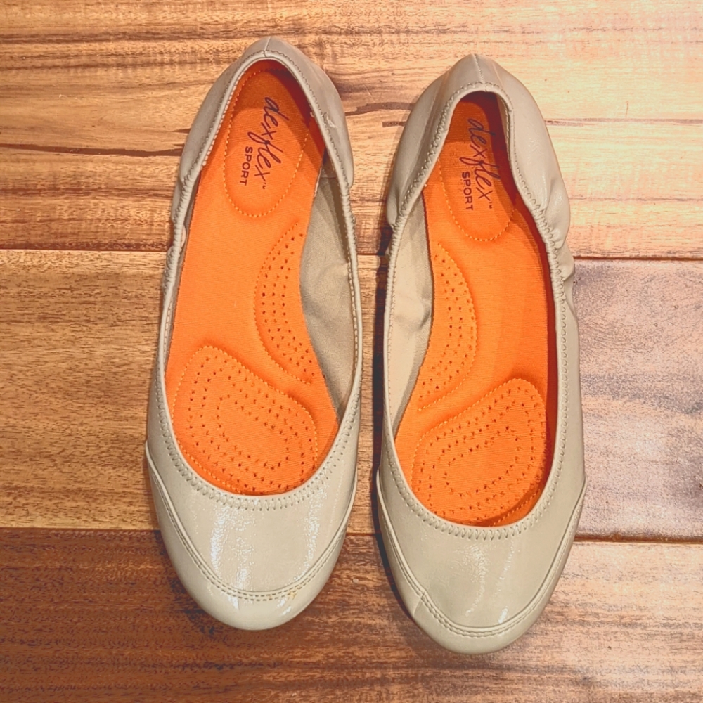 Nude flat
